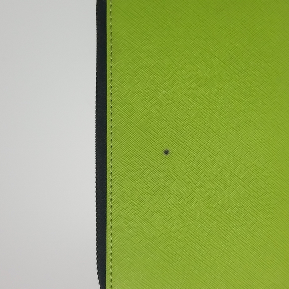 KENNETH COLE  REACTION  GREEN ZIP AROUND WALLET - Picture 2 of 8